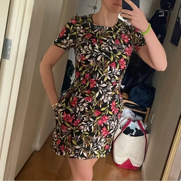French Connection - FLORAL mini short sleeved dress with pockets